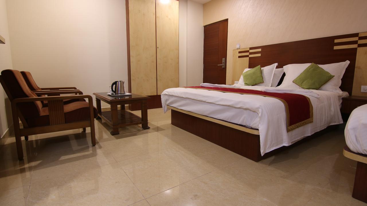 Sri Nandi Comforts Hotell Bangalore Exteriör bild