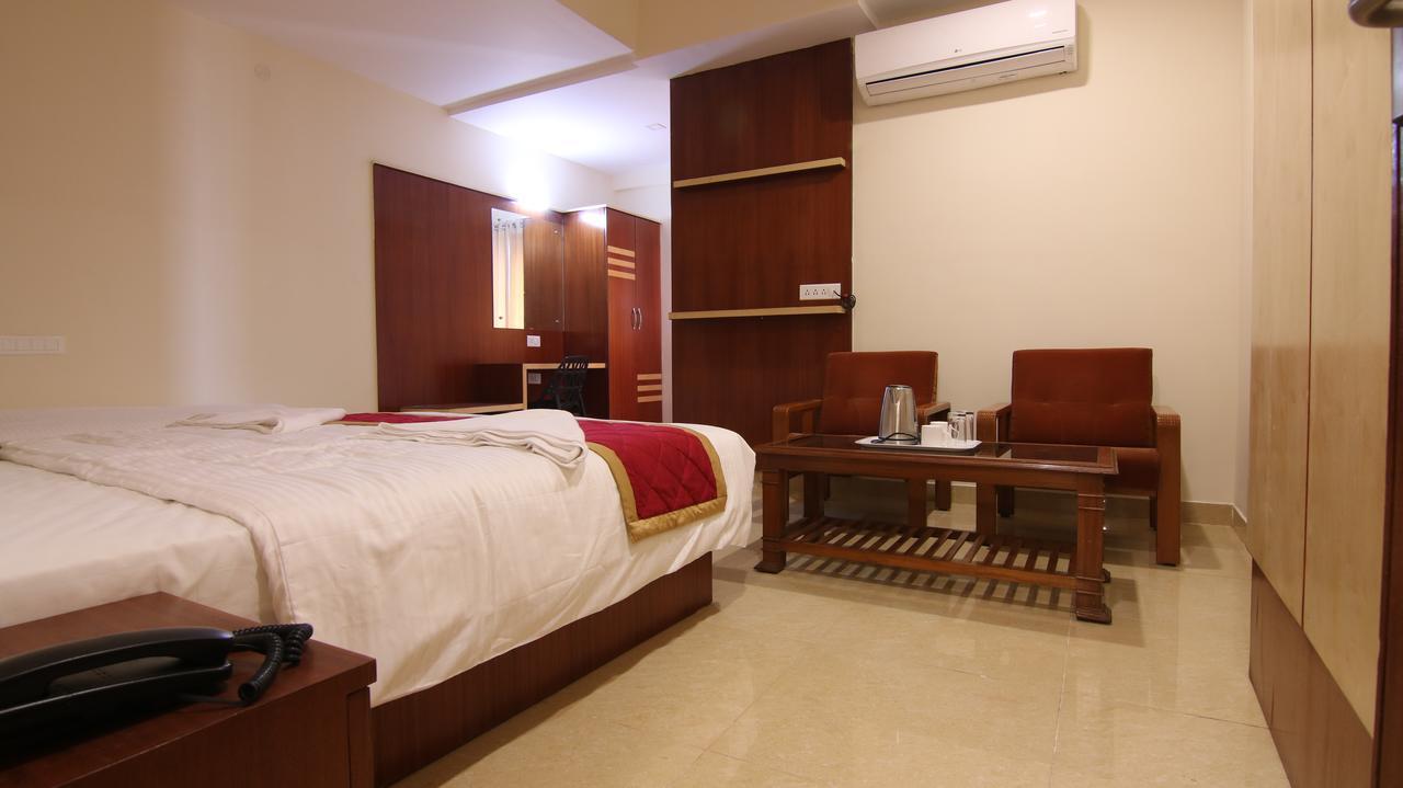 Sri Nandi Comforts Hotell Bangalore Exteriör bild