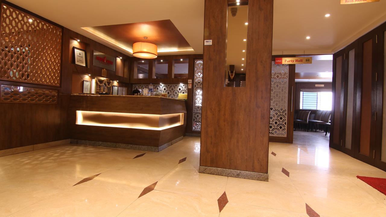 Sri Nandi Comforts Hotell Bangalore Exteriör bild